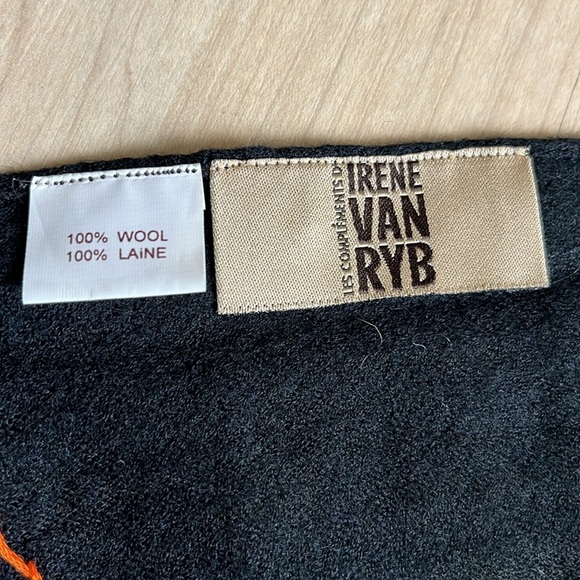 Halloween table runner 100% Wool crochet spider web 80x19” - Picture 4 of 8